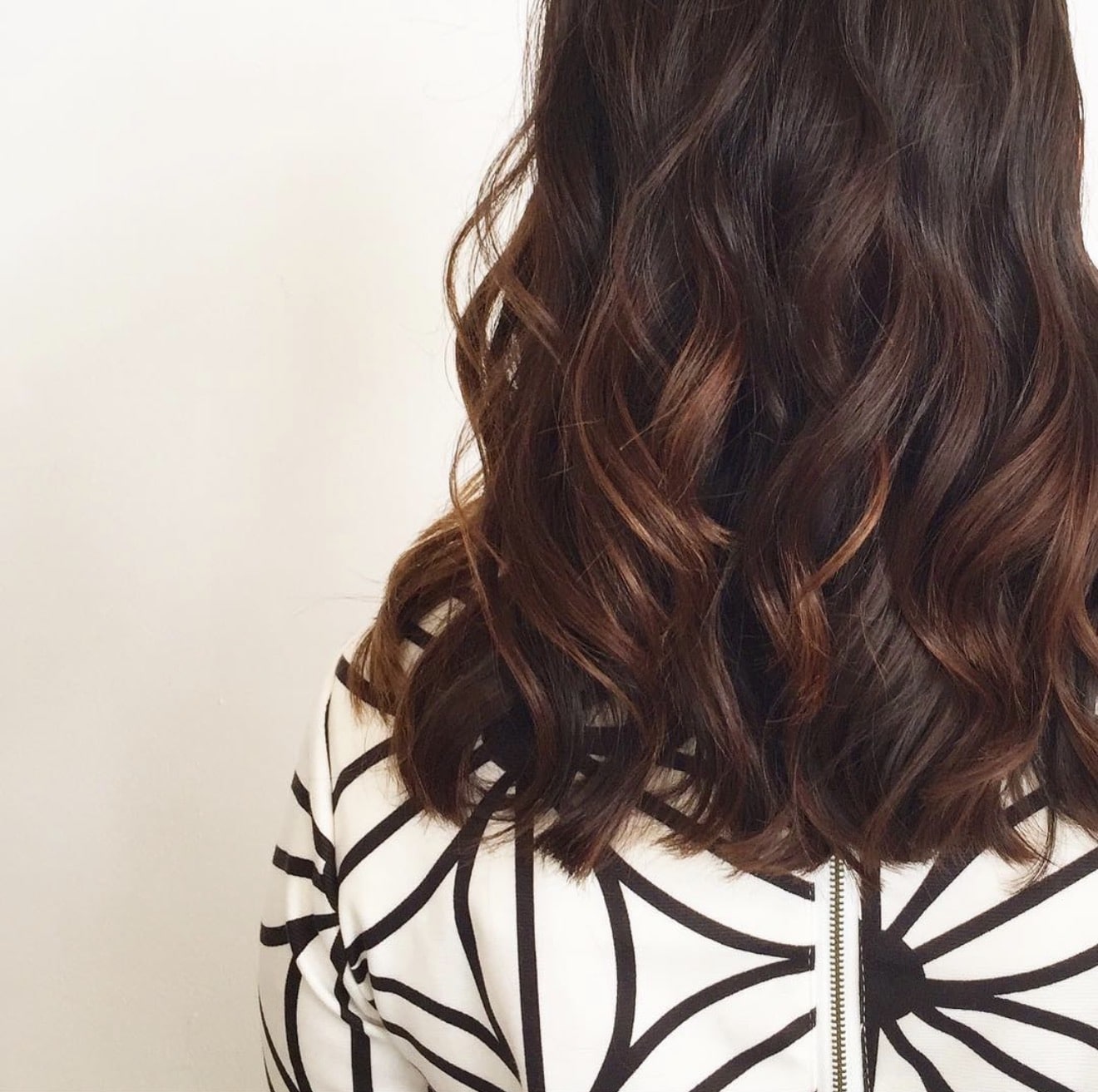 Balayage caramel sur cheveux bruns à Genève