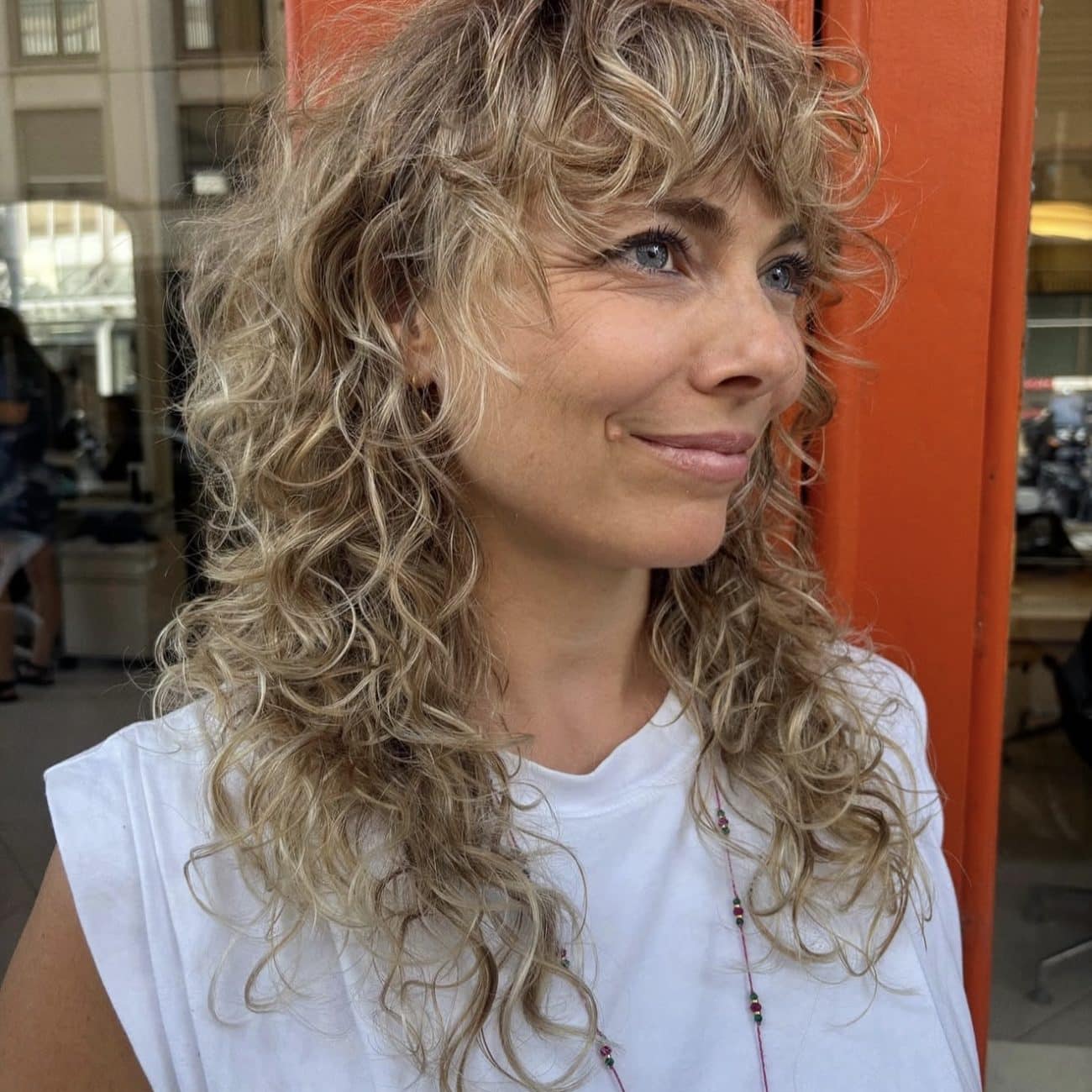 Balayage sur cheveux bouclés à Genève